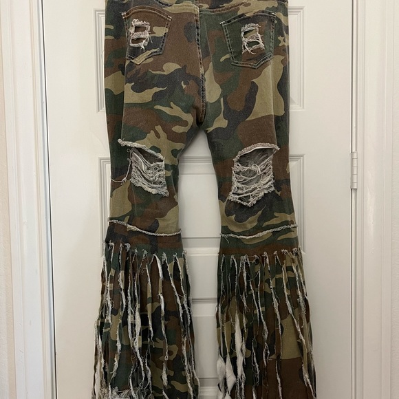 CAMO flared fringe pants 35 inch waist stretch Jean material. - Picture 2 of 2